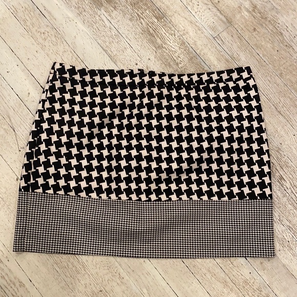 Michael Kors Houndstooth A Line Mini Skirt Size 10 GC - Picture 5 of 7